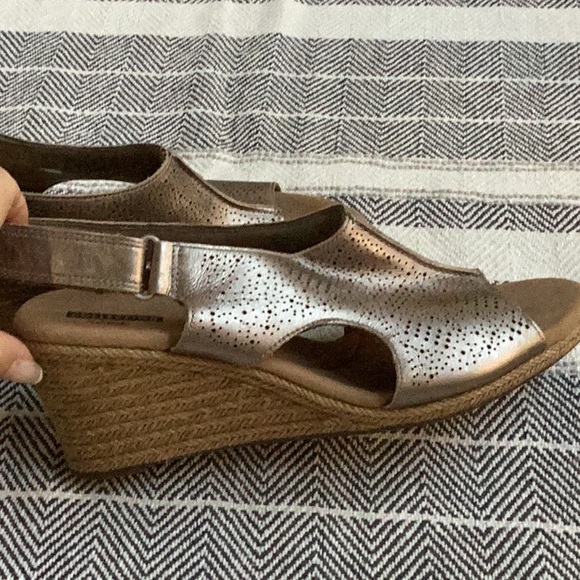 Women’s Clark’s Pewter Metallic Wedge Sandal - Picture 2 of 4